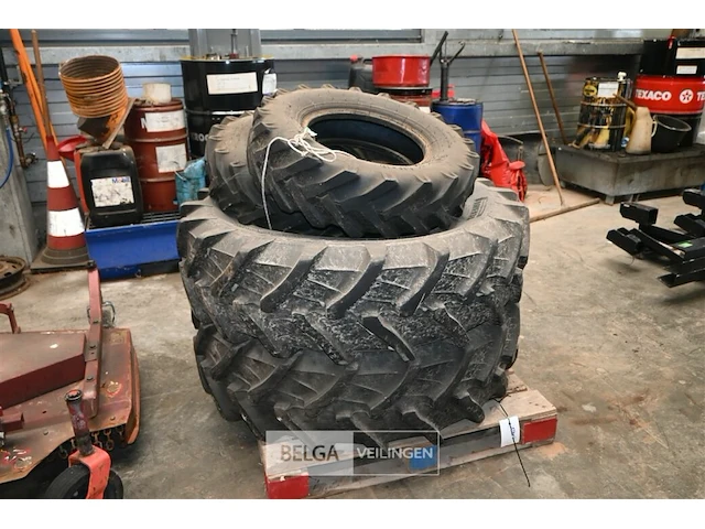Partij tractorbanden - afbeelding 1 van  5
