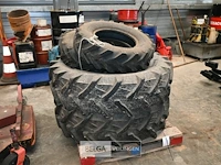 Partij tractorbanden - afbeelding 1 van  5