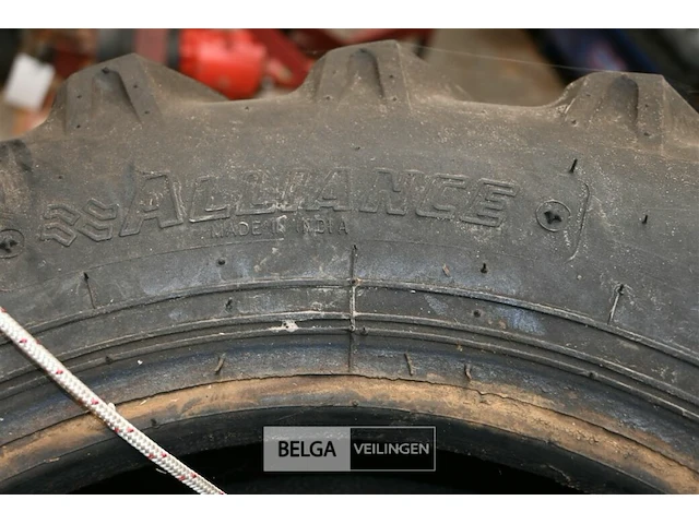 Partij tractorbanden - afbeelding 3 van  5