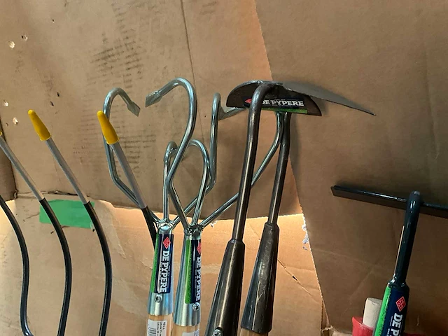 Partij tuin handgereedschap en gereedschap met steel - afbeelding 4 van  14
