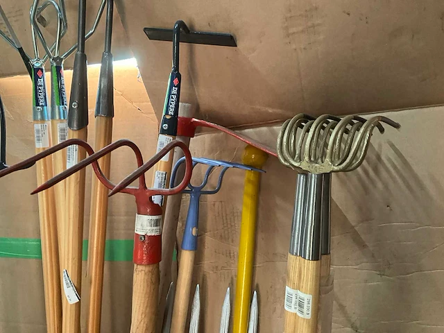 Partij tuin handgereedschap en gereedschap met steel - afbeelding 5 van  14