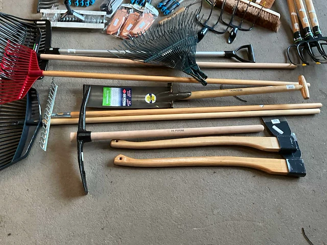 Partij tuin handgereedschap en gereedschap met steel - afbeelding 9 van  14