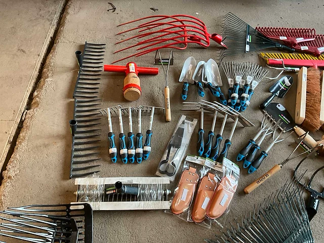 Partij tuin handgereedschap en gereedschap met steel - afbeelding 11 van  14