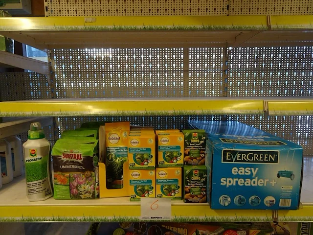 Partij tuinbenodigdheden - afbeelding 1 van  4