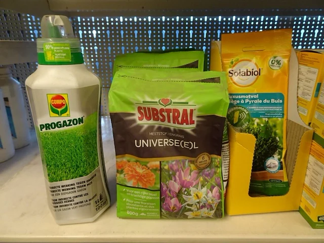 Partij tuinbenodigdheden - afbeelding 2 van  4