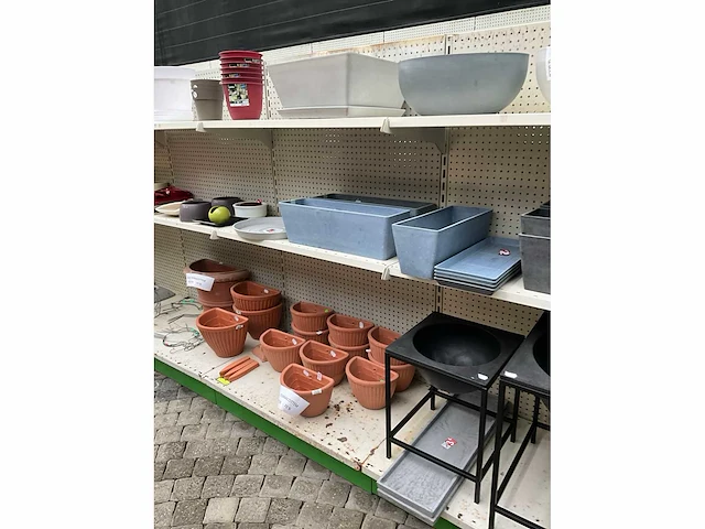 Partij tuinpotten en toebehoren - afbeelding 8 van  13