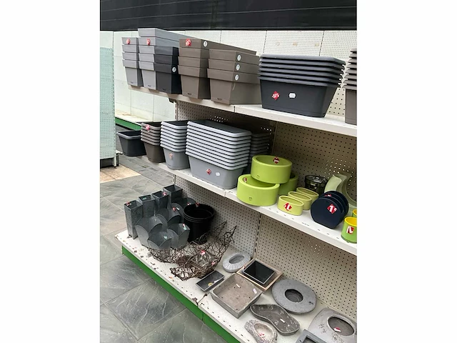 Partij tuinpotten en toebehoren - afbeelding 12 van  13