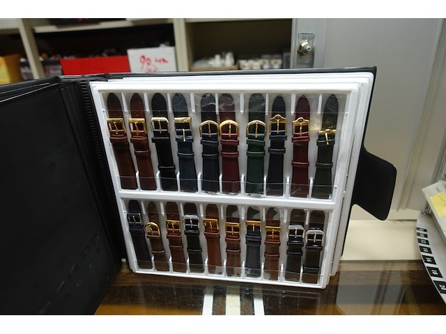 Partij uurwerkbandjes - afbeelding 3 van  16