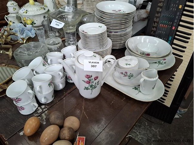 Partij vaatwerk - afbeelding 1 van  4