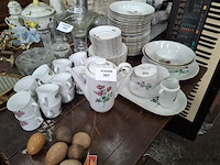 Partij vaatwerk - afbeelding 1 van  4