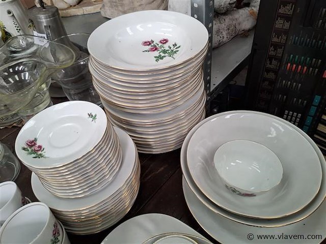 Partij vaatwerk - afbeelding 2 van  4