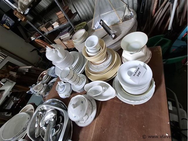 Partij vaatwerk - afbeelding 1 van  1