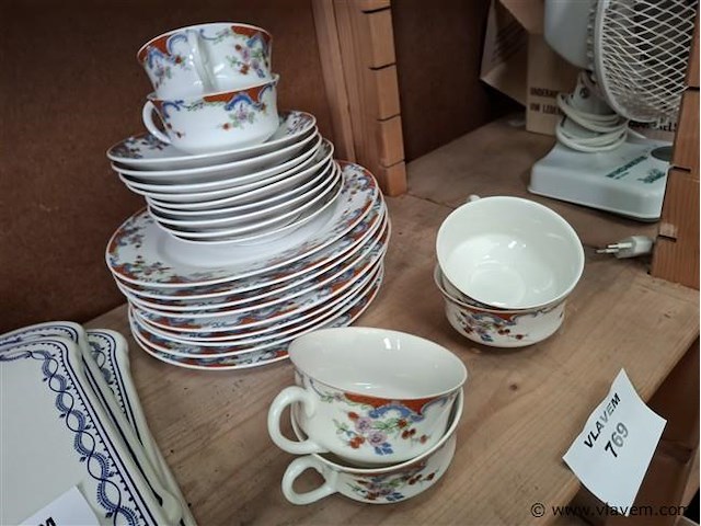 Partij vaatwerk - afbeelding 1 van  2