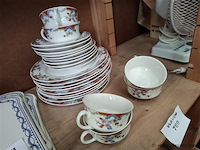 Partij vaatwerk - afbeelding 1 van  2