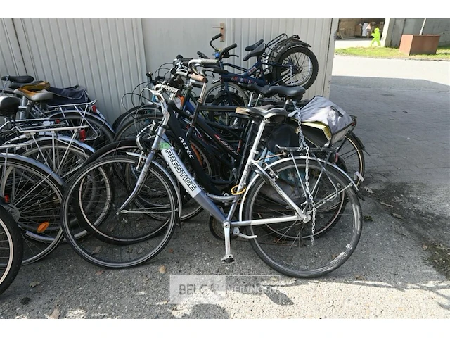Partij van 10 diverse fietsen - afbeelding 1 van  6