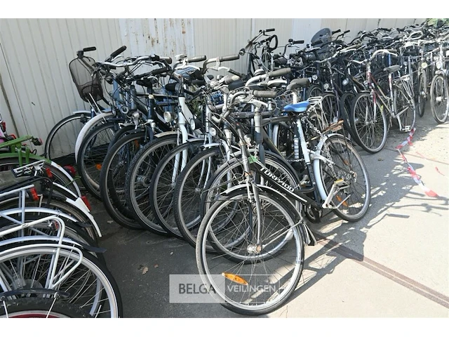 Partij van 10 diverse fietsen - afbeelding 1 van  6