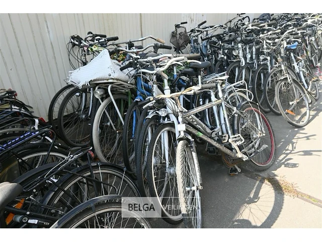 Partij van 10 diverse fietsen - afbeelding 1 van  6