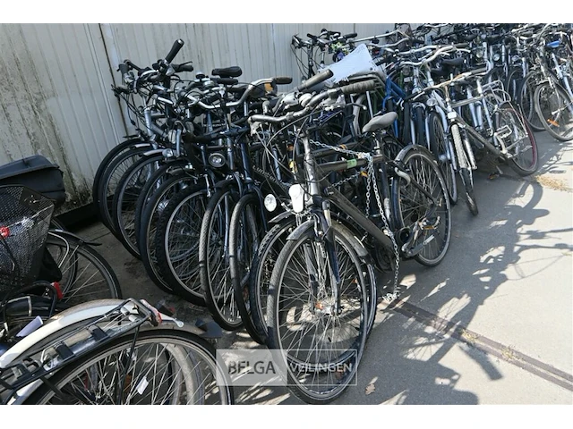 Partij van 10 diverse fietsen - afbeelding 1 van  6