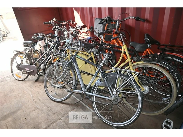 Partij van 10 diverse fietsen - afbeelding 1 van  7