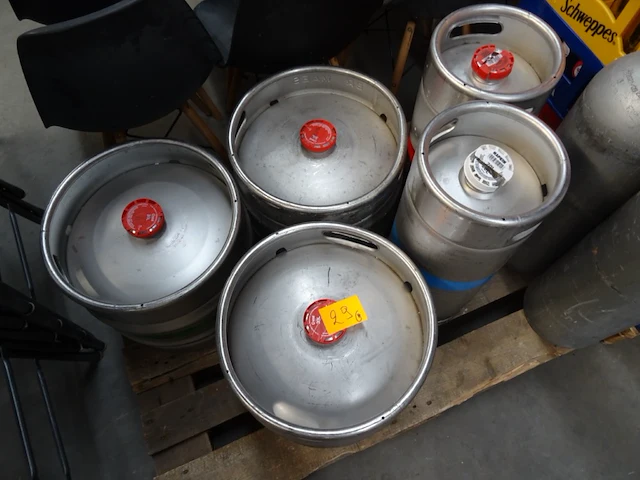 Partij vaten alcohol - afbeelding 2 van  2
