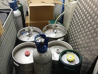 Partij vaten drank - afbeelding 1 van  3