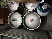 Partij vaten drank - afbeelding 2 van  3