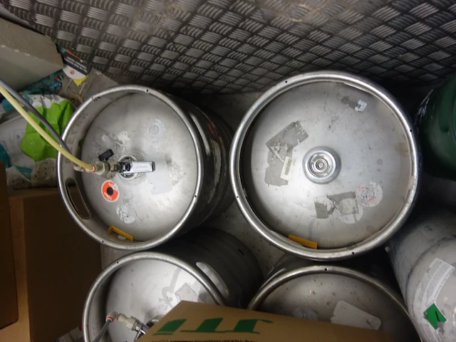 Partij vaten drank - afbeelding 3 van  3