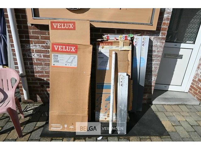 Partij velux materiaal - afbeelding 1 van  7