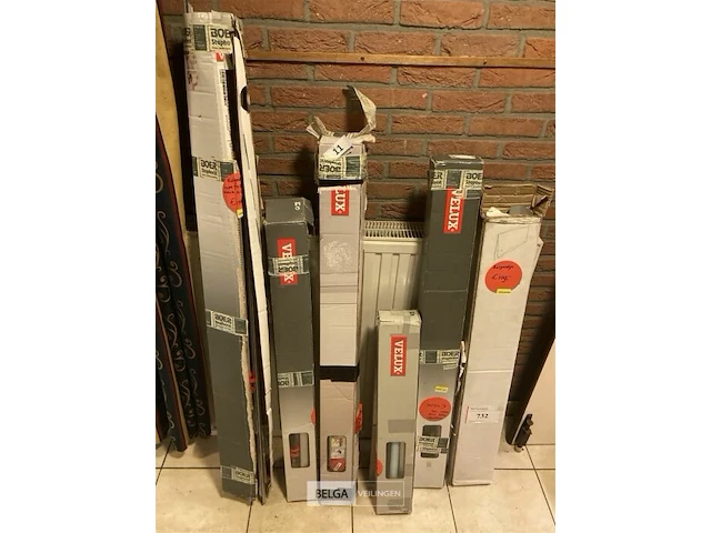 Partij velux rolgordijnen diverse soorten en afmetingen - afbeelding 1 van  3
