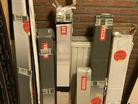 Partij velux rolgordijnen diverse soorten en afmetingen - afbeelding 1 van  3