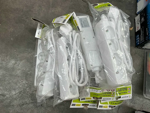 Partij verlichting en verdeeldozen - afbeelding 3 van  8