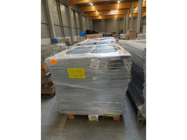 Partij versterkte metalen draadlegborden - afbeelding 1 van  3