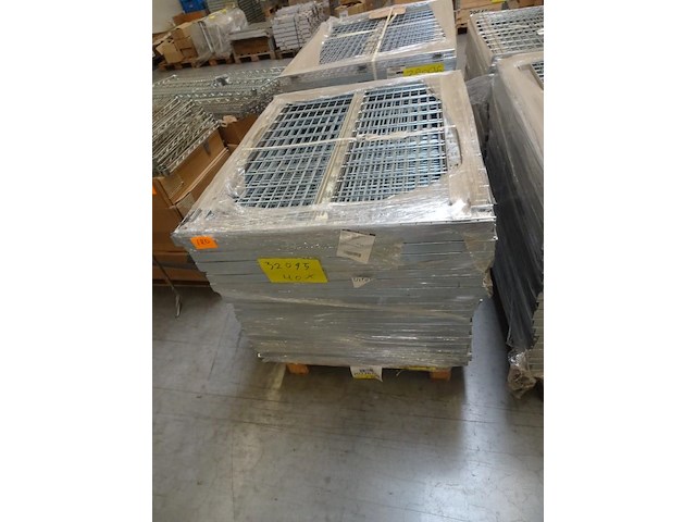 Partij versterkte metalen draadlegborden - afbeelding 2 van  3