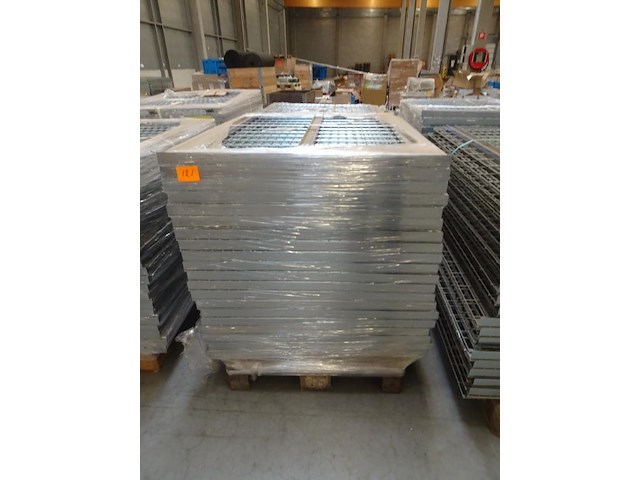 Partij versterkte metalen draadlegborden - afbeelding 1 van  3