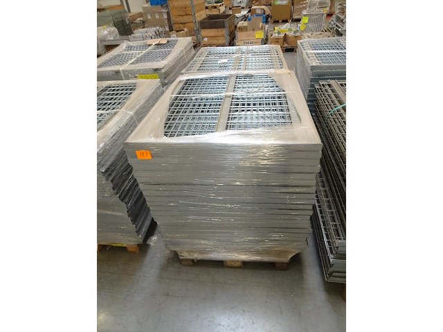 Partij versterkte metalen draadlegborden - afbeelding 2 van  3