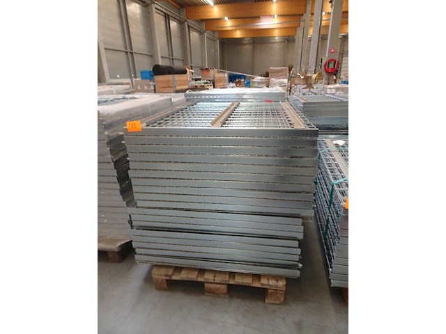 Partij versterkte metalen draadlegborden - afbeelding 1 van  3