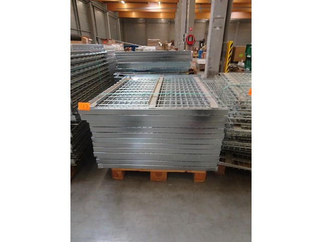 Partij versterkte metalen draadlegborden - afbeelding 1 van  2