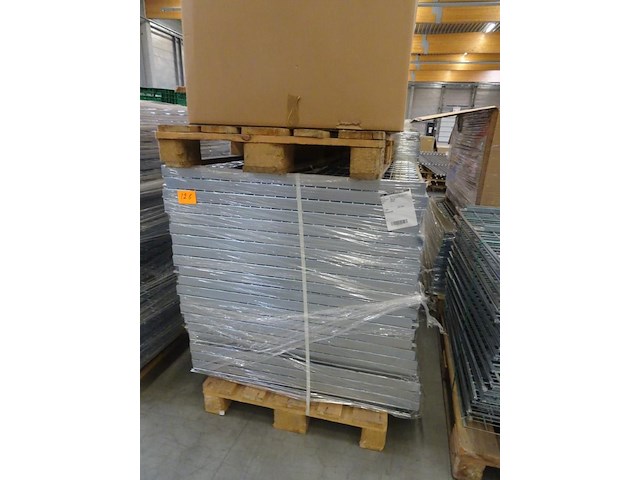 Partij versterkte metalen draadlegborden - afbeelding 1 van  2