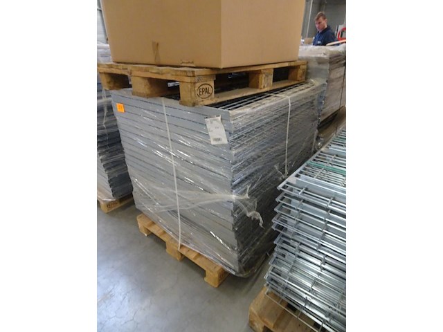 Partij versterkte metalen draadlegborden - afbeelding 2 van  2