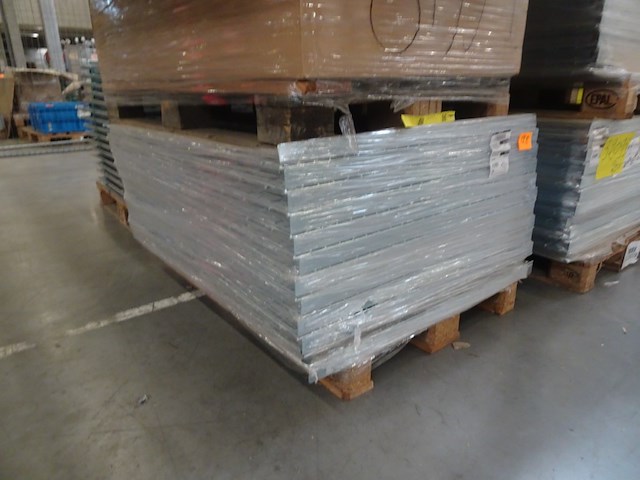 Partij versterkte metalen draadlegborden - afbeelding 2 van  3