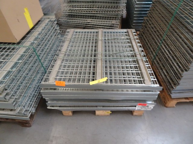 Partij versterkte metalen draadlegborden - afbeelding 2 van  3