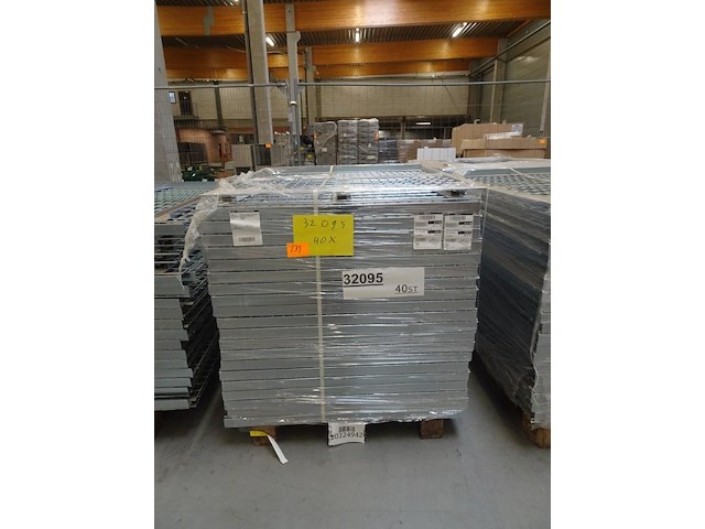 Partij versterkte metalen draadlegborden - afbeelding 1 van  4