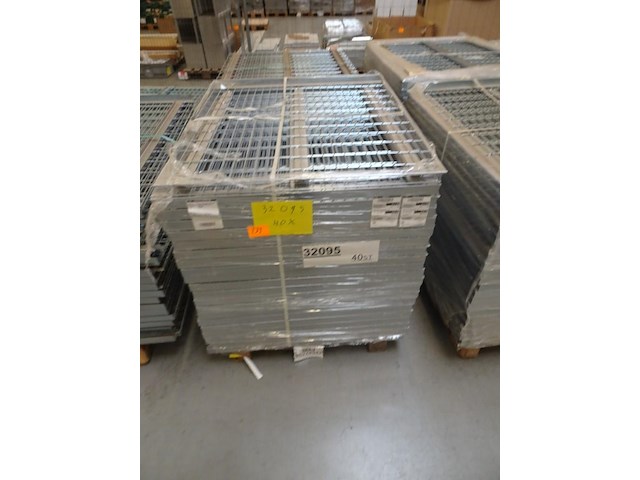 Partij versterkte metalen draadlegborden - afbeelding 2 van  4