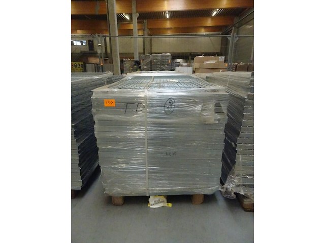 Partij versterkte metalen draadlegborden - afbeelding 1 van  4