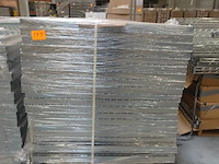 Partij versterkte metalen draadlegborden - afbeelding 1 van  3