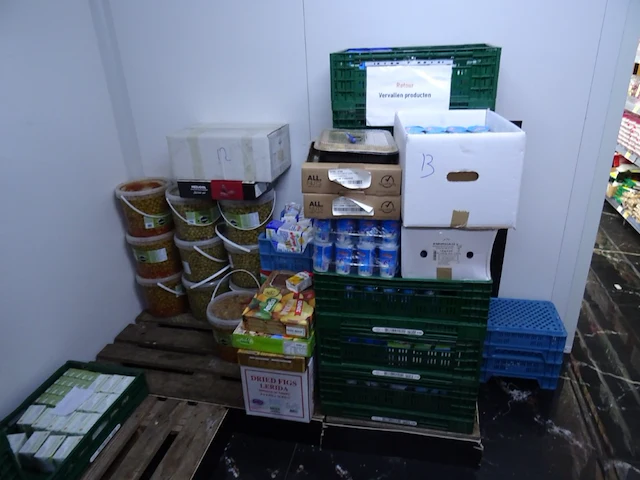 Partij vervallen voedingswaren - afbeelding 17 van  21