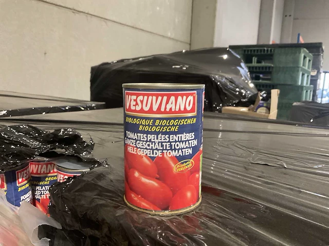 Partij vesuviano gepelde tomaten in blik - afbeelding 1 van  3