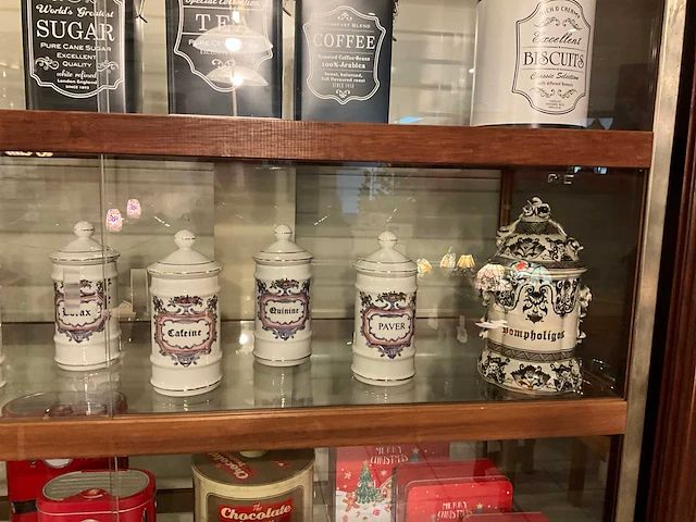 Partij vintage porselein apotheekpotten en bewaardozen (circa 35x) - afbeelding 6 van  11