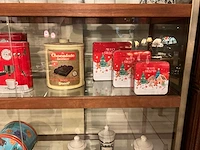 Partij vintage porselein apotheekpotten en bewaardozen (circa 35x) - afbeelding 9 van  11