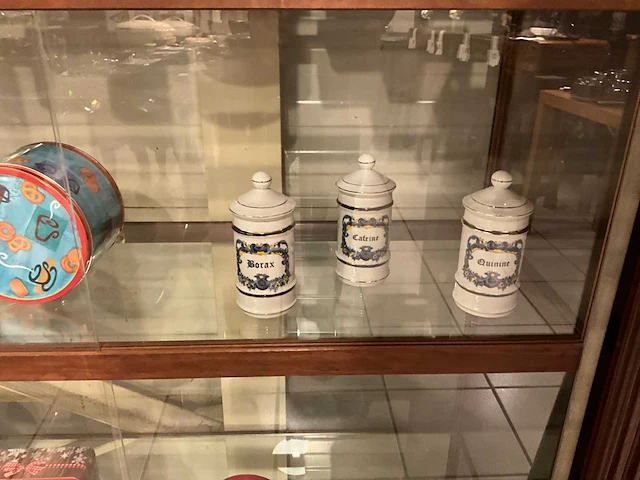 Partij vintage porselein apotheekpotten en bewaardozen (circa 35x) - afbeelding 10 van  11